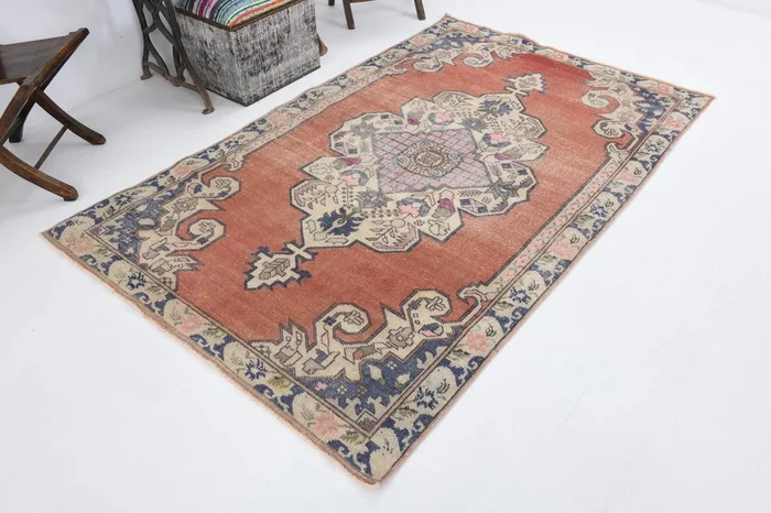 4′ x 7′ Red Turkish Vintage Rug – 6770