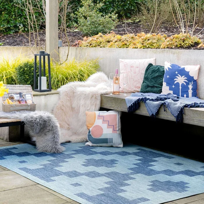 Blue Geometric Indoor Outdoor Area Rug – Shelly