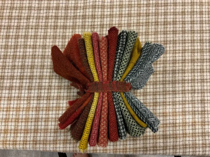 Chickens Wool Bundles