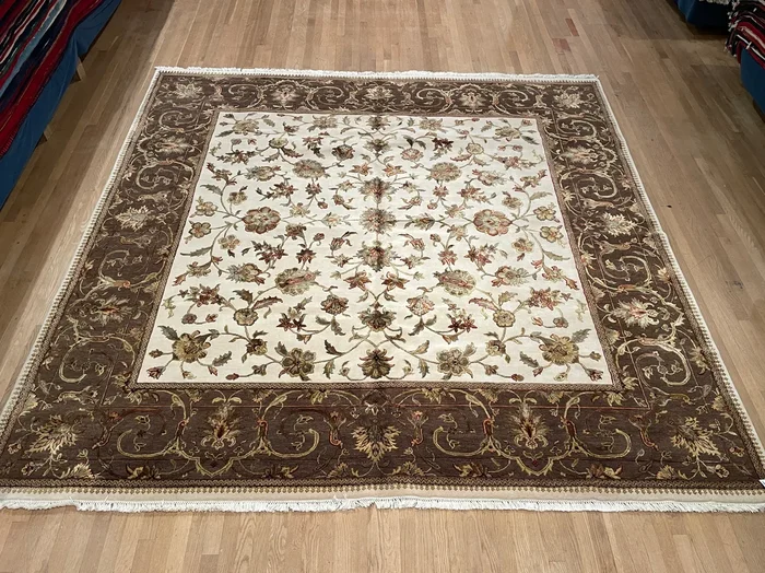 Indian Keshan [Wool + Silk] – Square 10’1″ x 9’11”