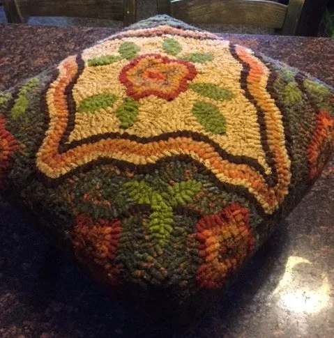 Kat’s Garden Bonnet Topper Stool Pattern