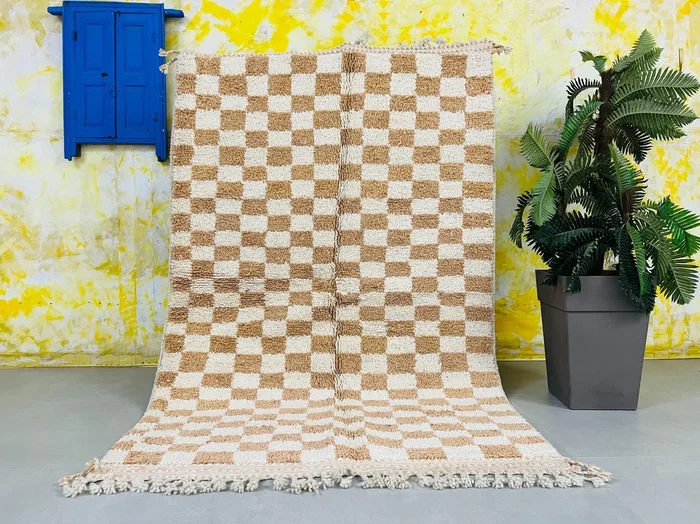 Sandy Hues Checkered Rug 5×8 ft – G5188